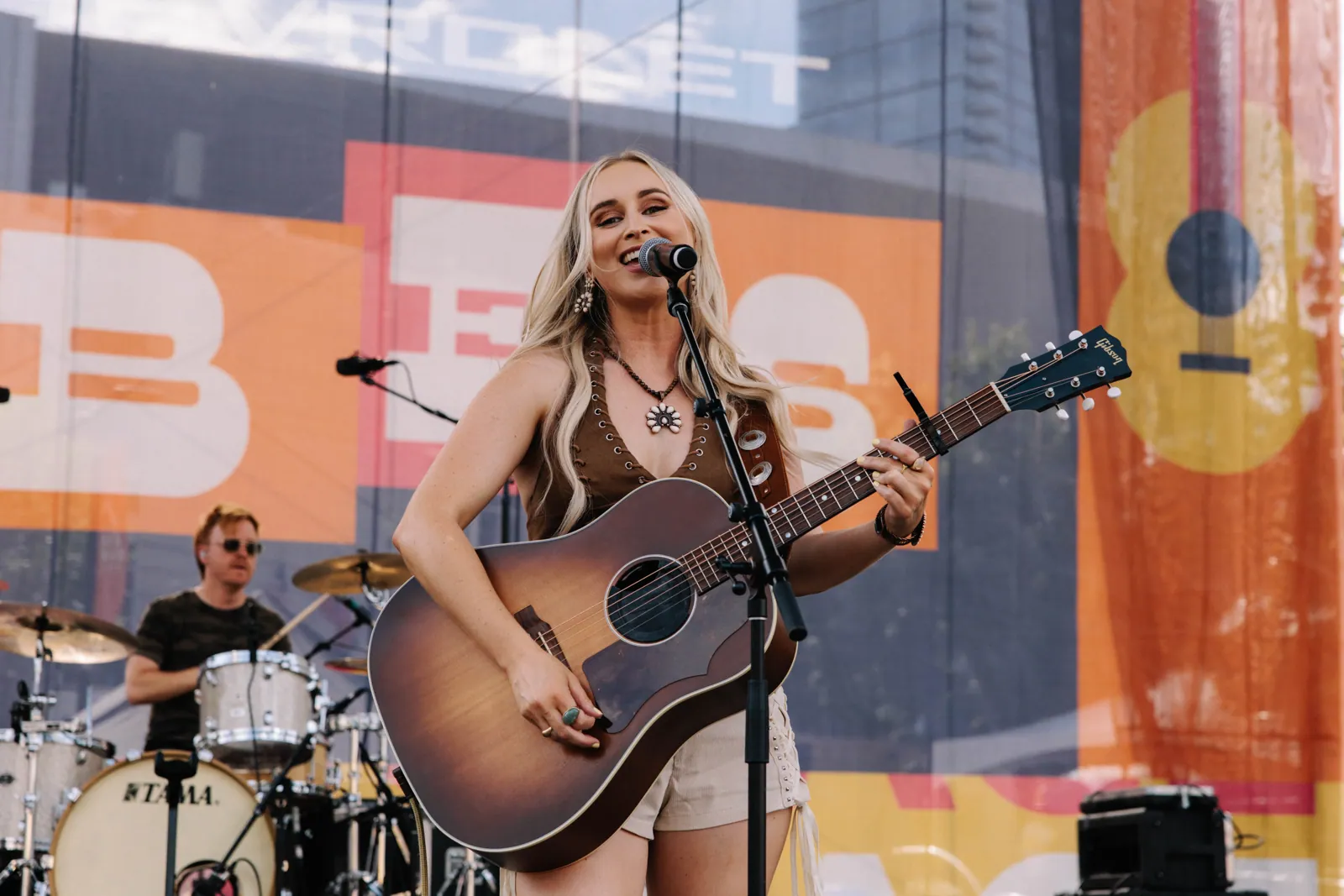 Melanie Dyer performing live in Nashville